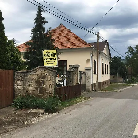 Couette-café Kiraly Panzio 3*