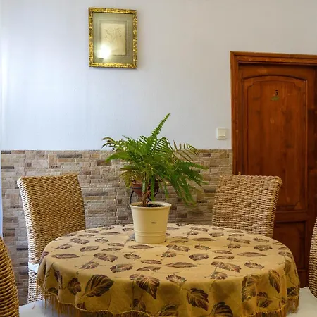 Tolcsvai Fogado Bed & Breakfast 3*